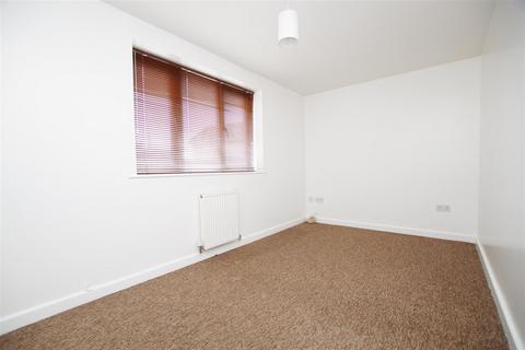 2 bedroom terraced house to rent, Kingshill Road, Swindon SN1