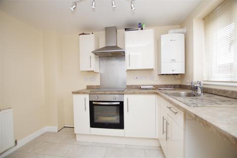 2 bedroom terraced house to rent, Kingshill Road, Swindon SN1