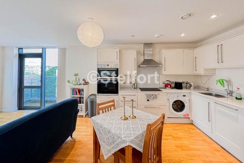 2 bedroom flat to rent, Axminster Road, London N7