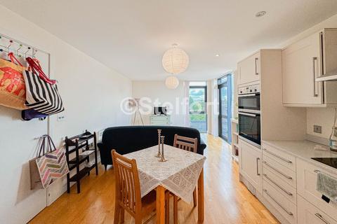 2 bedroom flat to rent, Axminster Road, London N7