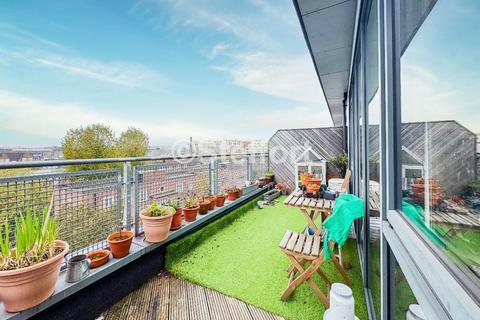 2 bedroom flat to rent, Axminster Road, London N7