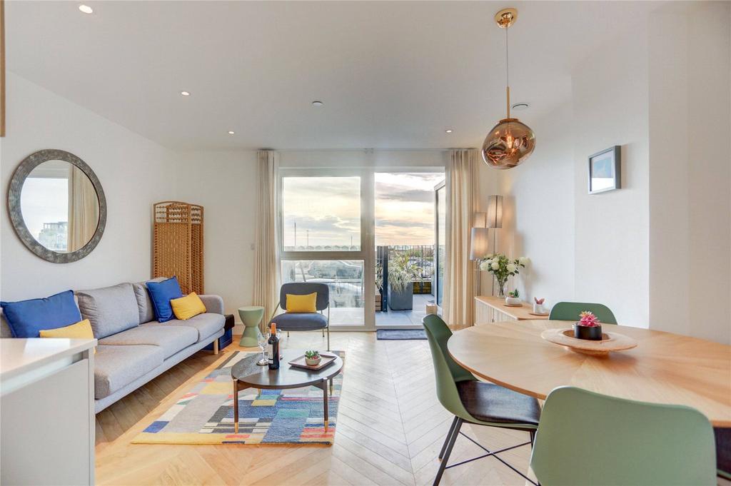 Kingsway, Hove, East Sussex, BN3 2 bed apartment to rent £2,150 pcm
