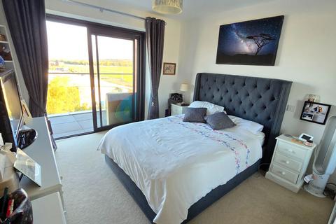 2 bedroom flat for sale, Kingman Way, Newbury RG14