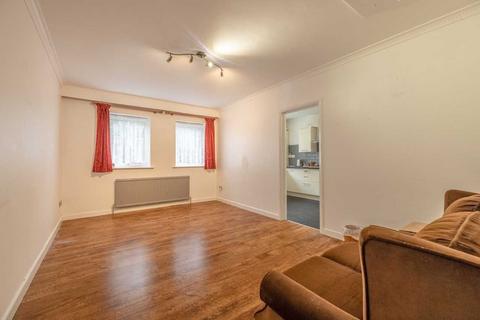 1 bedroom ground floor flat for sale, High Street, Iver SL0