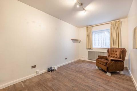 1 bedroom ground floor flat for sale, High Street, Iver SL0