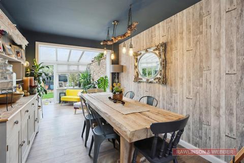 193 Fleetside, West Molesey, KT8 2NJ