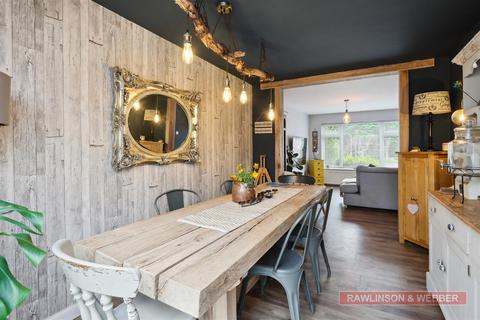 193 Fleetside, West Molesey, KT8 2NJ