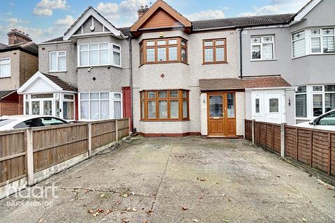 3 bedroom terraced house for sale, Fremantle Road, Barkingside