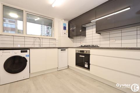 3 bedroom flat to rent, Highview Gardens, London, N11