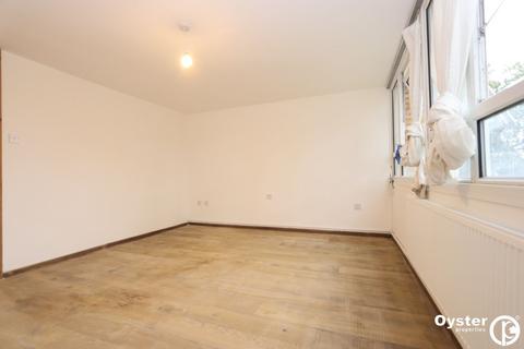 3 bedroom flat to rent, Highview Gardens, London, N11