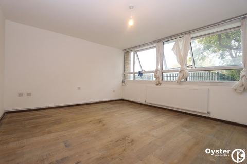 3 bedroom flat to rent, Highview Gardens, London, N11