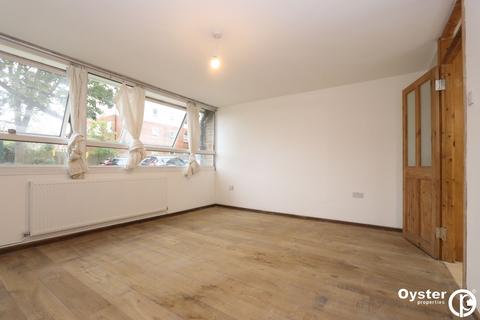 3 bedroom flat to rent, Highview Gardens, London, N11