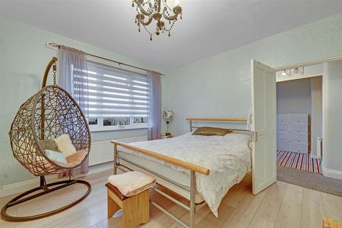 100 Manor Square, Dagenham, RM8 3RX