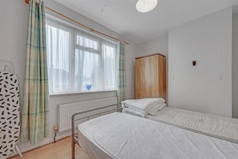 100 Manor Square, Dagenham, RM8 3RX