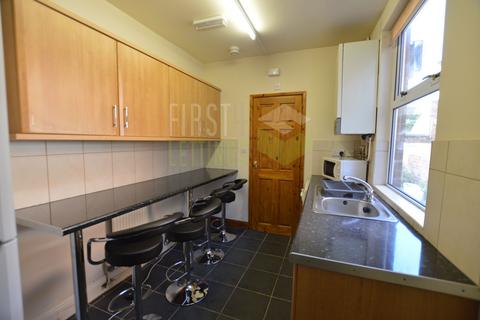 3 bedroom terraced house to rent, Thurlow Road, Leicester LE2
