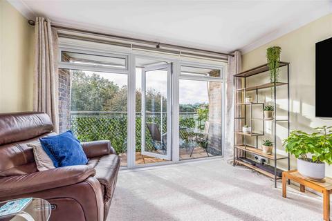 3 bedroom flat for sale, West Cliff Road, Bournemouth