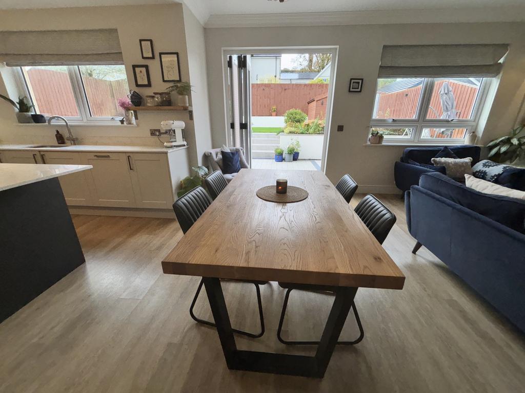 Kitchen/ Breakfast &amp; Sitting Area