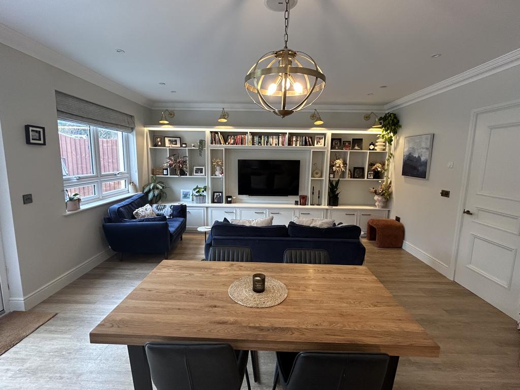 Kitchen/ Breakfast &amp; Sitting Area