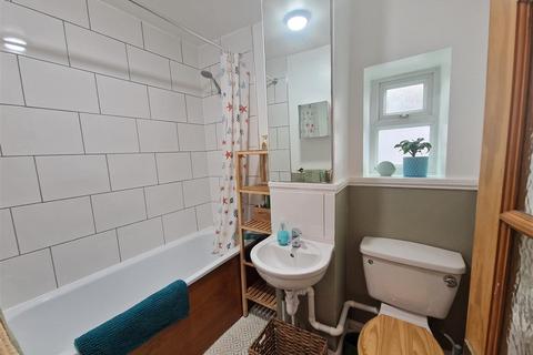 Studio for sale, Chamberlayne Road, Kensal Rise, London