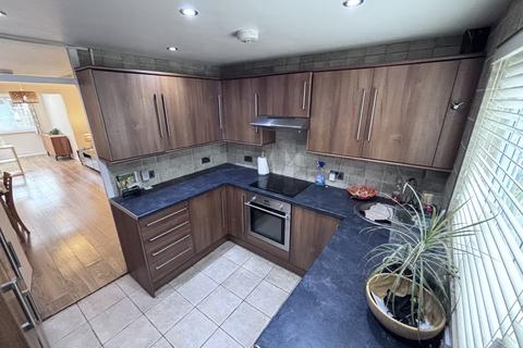 2 bedroom end of terrace house to rent, Tiptree Close, Chingford, E4