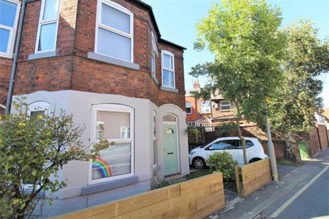 2 bedroom end of terrace house for sale, Broom Lane, Levenshulme, M19