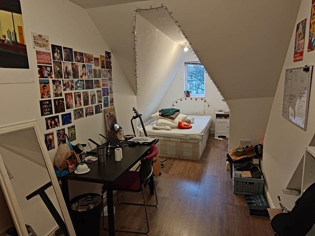 Bedroom 5 (1)