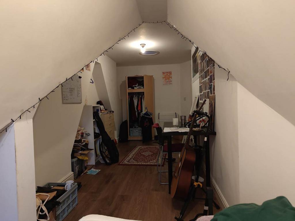 Bedroom 5 (2)