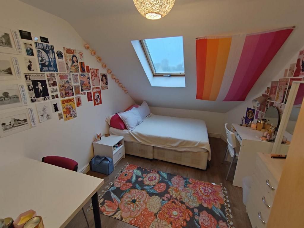 Bedroom 6 (1)