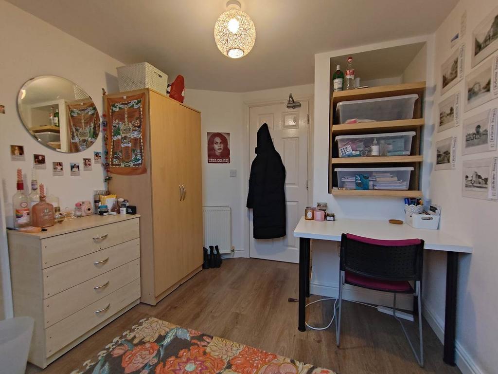Bedroom 6 (2)