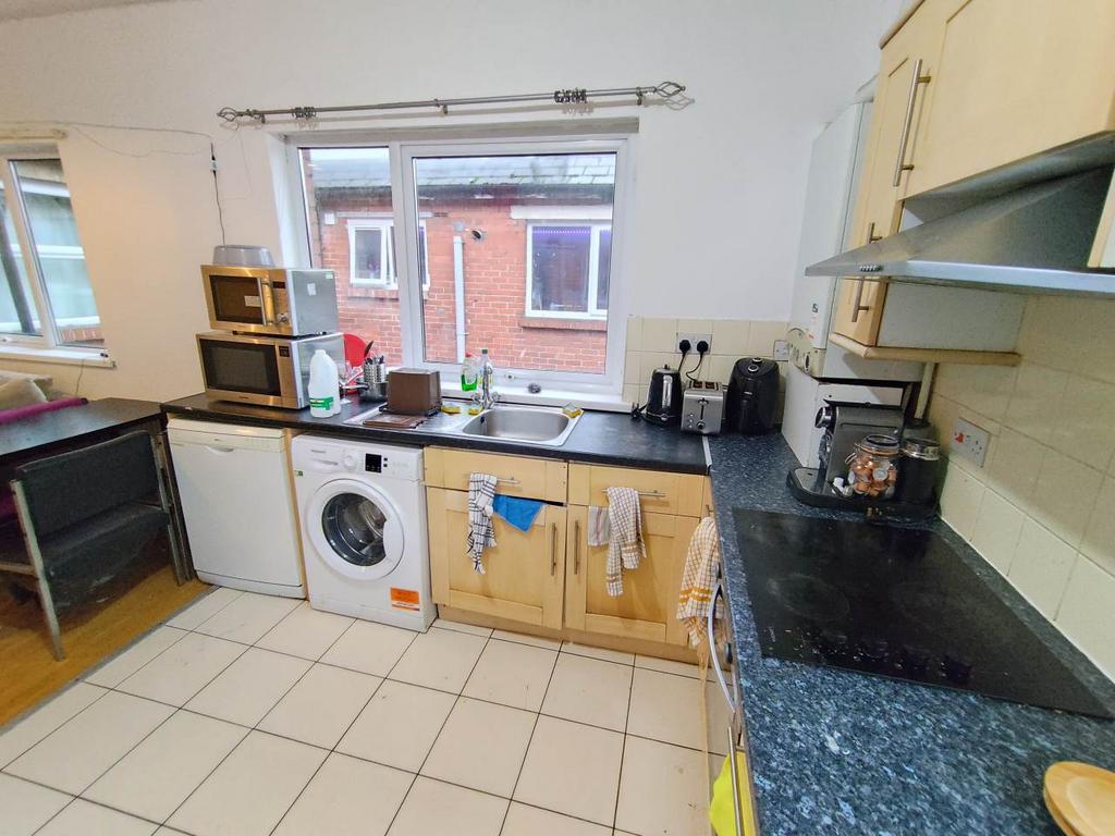Kitchen (2)