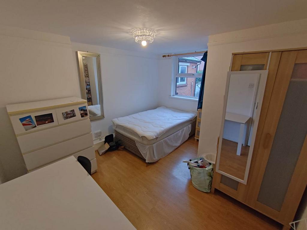 Bedroom 1 (1)