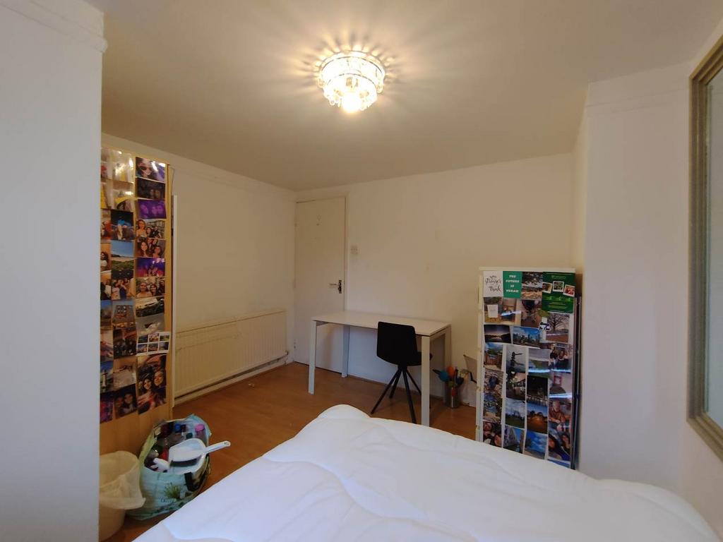 Bedroom 1 (2)