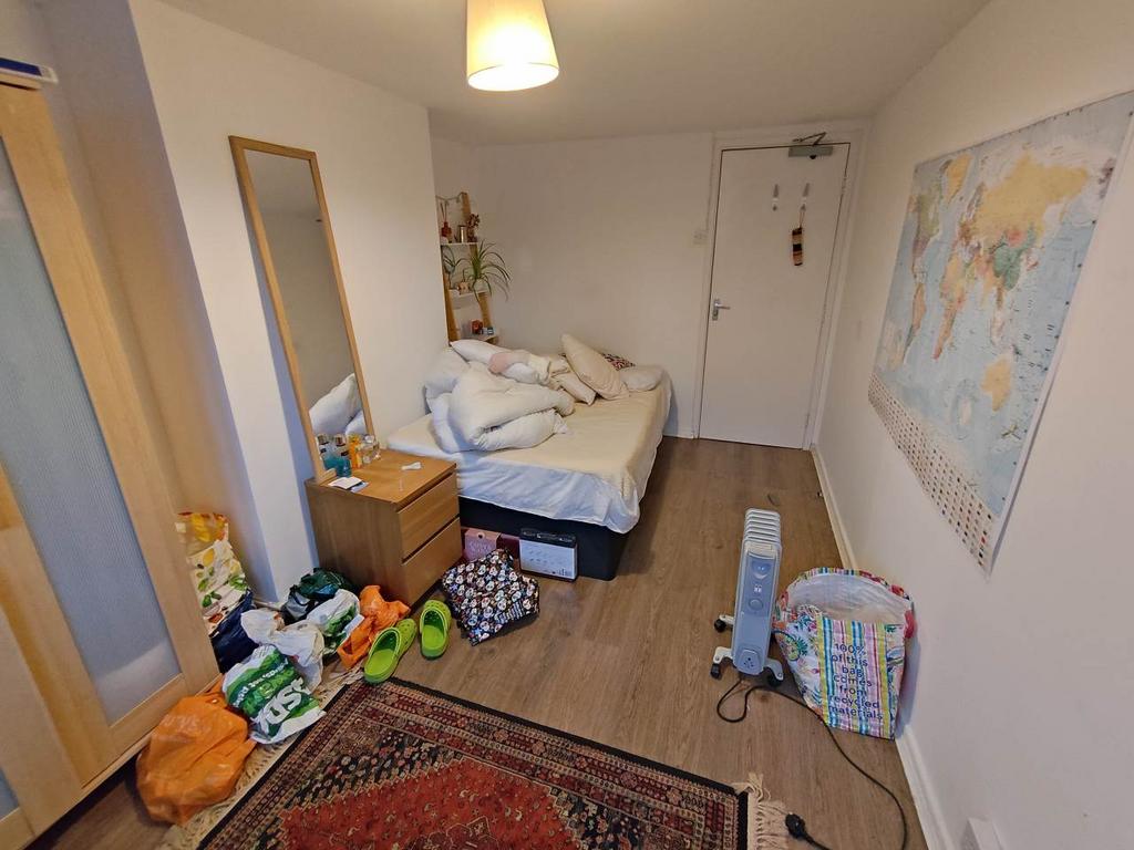 Bedroom 2 (2)
