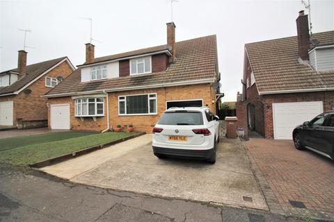 3 bedroom semi-detached house to rent, Snelling Grove, Chelmsford