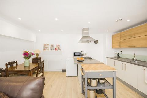 2 bedroom flat for sale, Buckingham Road, London E10