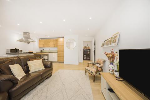 2 bedroom flat for sale, Buckingham Road, London E10