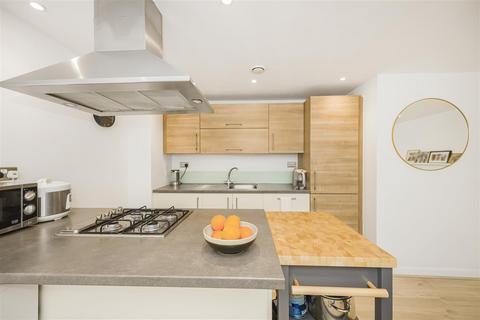 2 bedroom flat for sale, Buckingham Road, London E10