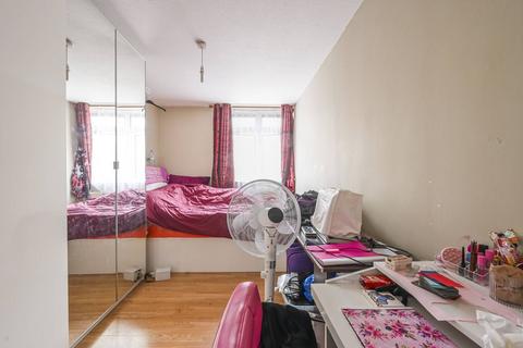 4 bedroom flat for sale, Solander Gardens, Shadwell, London, E1