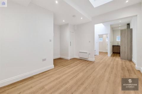 1 bedroom apartment to rent, Bowmans Mews, Holloway Road, London, N7