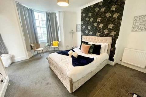 3 bedroom house share to rent, Hampton Place, Hove