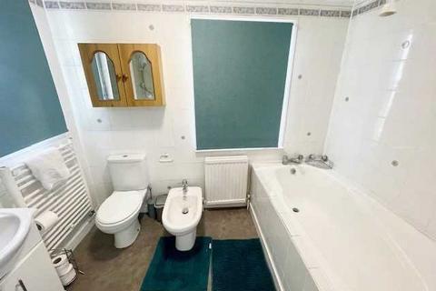 3 bedroom house share to rent, Hampton Place, Hove