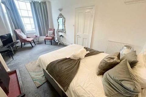 3 bedroom house share to rent, Hampton Place, Hove