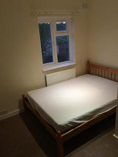 2 bedroom house to rent, Chequers Way, Southgate