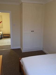 2 bedroom house to rent, Chequers Way, Southgate