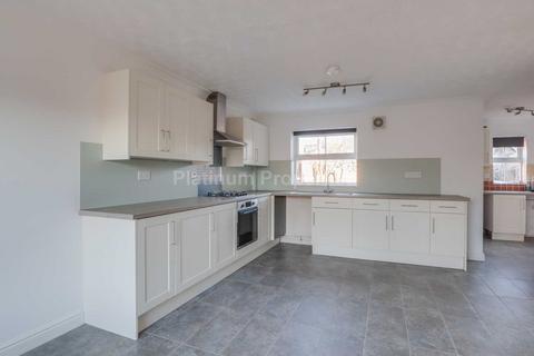 4 bedroom semi-detached house to rent, West End Close, Witchford