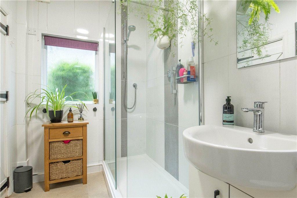 Gf Shower Room