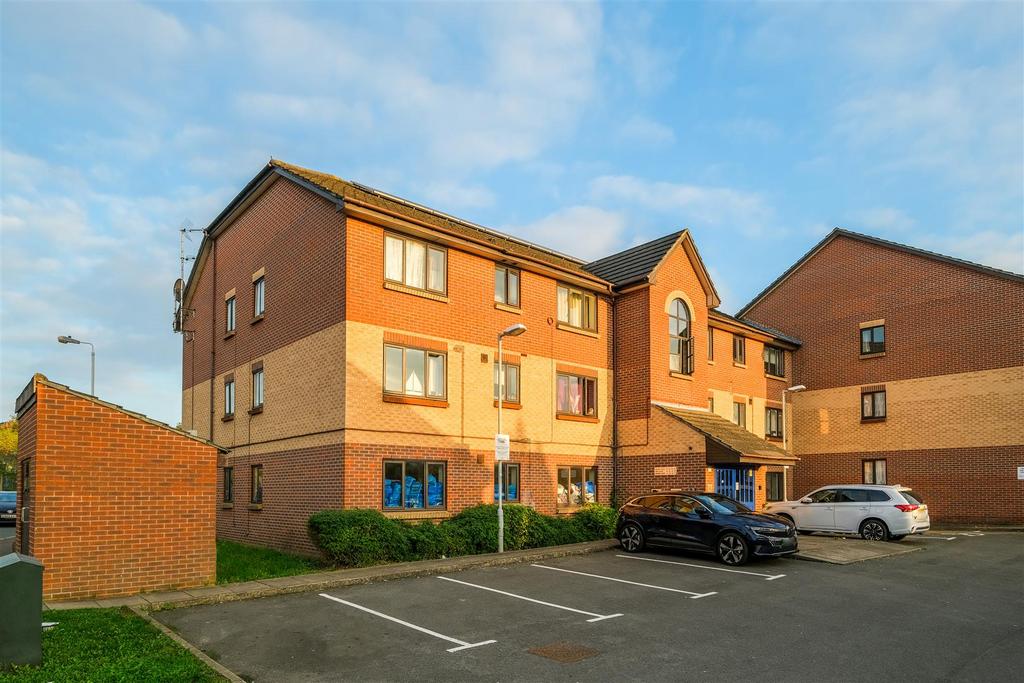 Lamorna Close, Walthamstow 1 bed flat for sale £300,000