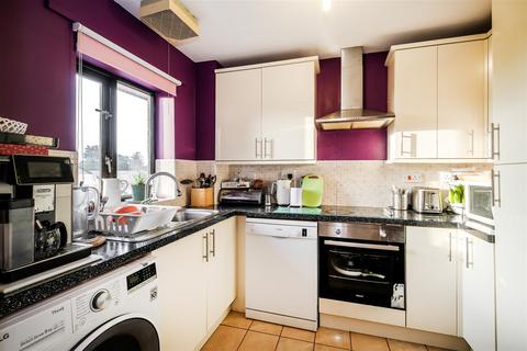 1 bedroom flat for sale, Lamorna Close, Walthamstow