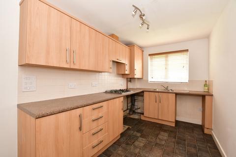 3 bedroom semi-detached house to rent, Snowberry Road Newport PO30