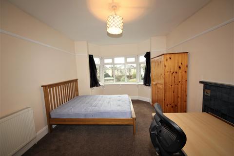 5 bedroom maisonette to rent, Mortimer Road, Charminster, Bournemouth